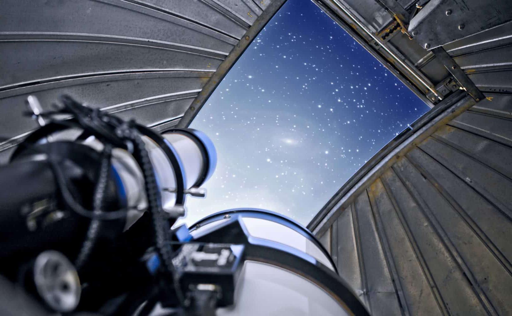 望远镜和星星的图像.